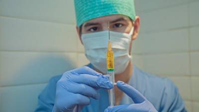 В Ленобласти от коронавируса привили 79 медработников