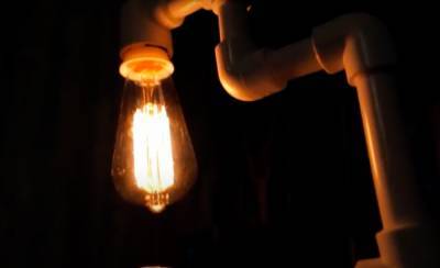 Уроки при свечах: в Одессе и области отключили электроэнергию, адреса