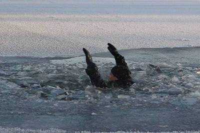 В Тверской области рыбак на снегоходе замерз в озере