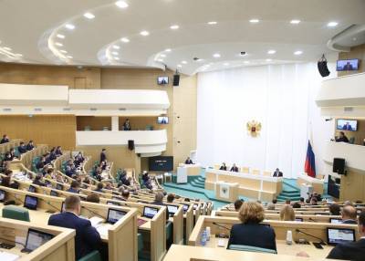 Совфед одобрил закон о лишении парламентариев полномочий из-за иностранного гражданства
