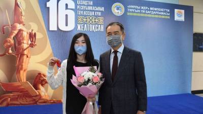 В Алматы вручили ключи от новых квартир многодетным и малообеспеченным горожанам