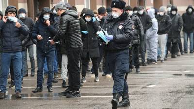 «Это связано с пандемией COVID-19»: МВД сообщило о снижении числа мигрантов в России в 2020 году