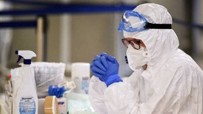 В России за сутки умерли 596 пациентов с коронавирусом