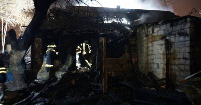 В Днепре в пожаре в доме сгорели три человека (ФОТО, ВИДЕО)
