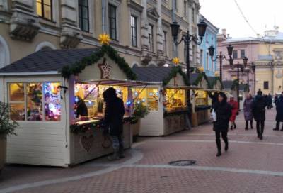В Петербурге запретили уличные столики на Рождественской ярмарке