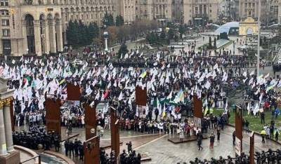 На Майдане растет количество митингующих
