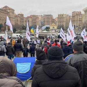 На Майдане продолжают стоять протестующие предприниматели. Фото