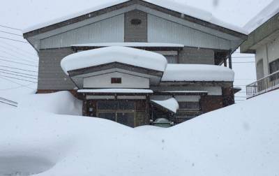 В Японии выпало более 1 метра снега. Десятки пострадавших, отменены 54 авиарейса