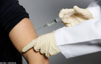 Украинцев призвали вакцинироваться от тяжелой инфекции