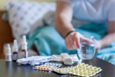 Лекарства от COVID-19 получает лишь треть болеющих на дому петербуржцев