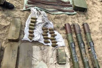 На Донбассе возле линии разграничения обнаружена закладка оружия