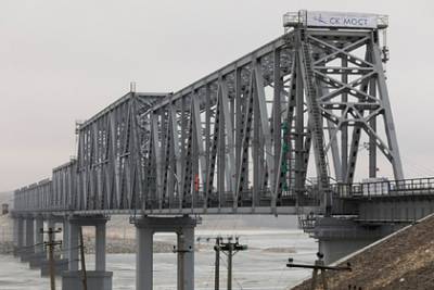Открыто движение по железнодорожному мосту через реку Дон