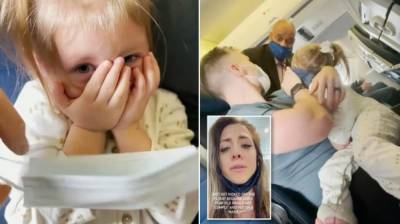 Авиакомпания сняла с рейса всю семью за то, что ребёнок не надел маску