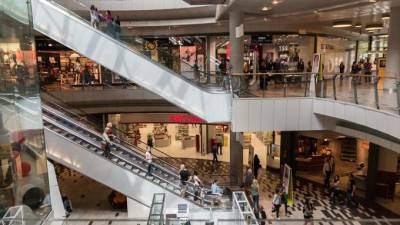 Более 68% торговых центров Петербурга нуждаются в реконцепции