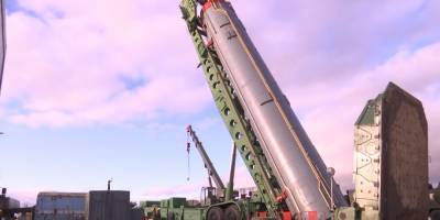 Опубликовано видео установки ракетного гиперзвукового комплекса "Авангард" в шахту