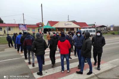 На Кировоградщине горняки перекрыли движение по трем трассам, требуют выплаты задолженности по зарплатам