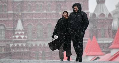 Москвичей предупредили о снеге и гололедице вечером