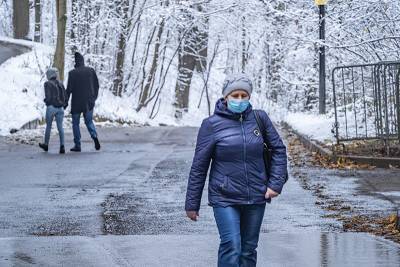 Собянин: Москва смогла избежать взрывного роста COVID-19