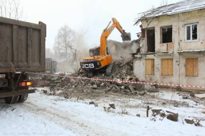 Мэрия опубликовала фоторепортаж сноса аварийного здания на Электрозаводской