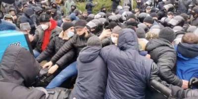 Молдавские фермеры требуют «дожать» правительство — у парламента беспорядки