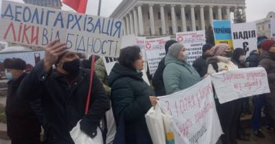 На Майдане стало больше протестующих: медики требуют повышения зарплат (ВИДЕО)