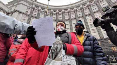 На Майдане Независимости митингуют медработники