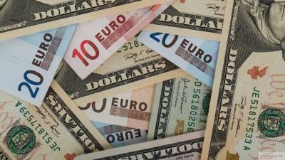 Центробанк РФ повысил официальный курс евро на 14 копеек