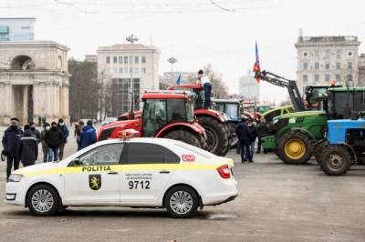 В Молдавии фермеры устроили стычку с полицией во время акции протеста