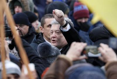 Порошенко ставит на очередной переворот – киевские аналитики рассказали, чем ситуация похожа на 2013 год