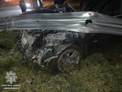 Под Львовом пьяный водитель въехал в отбойник: авто разбило вдребезги – фото