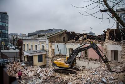 В Киеве ради коммерции разрушают очередное историческое здание