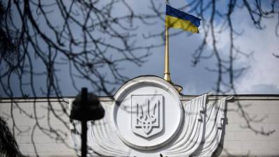 Украинским госслужащим разрешили оставаться на должности до 70 лет