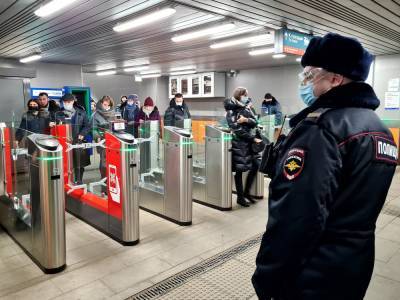 В московском метро усиливают меры безопасности перед новогодними праздниками