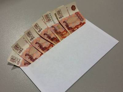 Почти половина работающих россиян согласна на зарплату «в конверте»