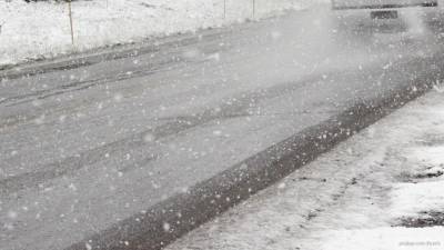 Семь машин столкнулись в Петербурге после снегопада