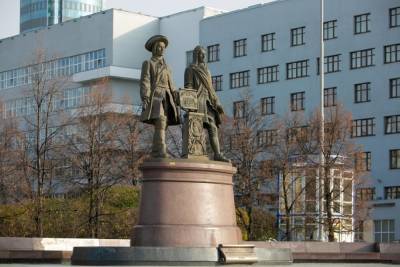 Верховный суд дал УПРАВИС шанс взыскать деньги за фото памятника основателям Екатеринбурга