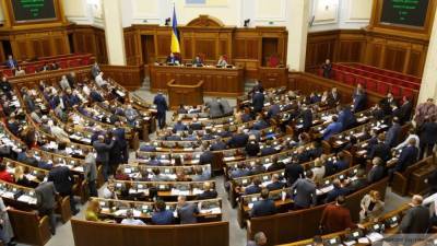 Госслужащие Украины смогут оставаться на посту до 70 лет