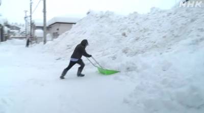 На Японию обрушился мощный снегопад: за сутки выпало более 1 метра снега