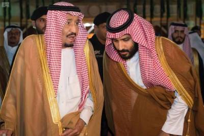 Большие долги большой нефти: Саудовской Аравии приходится жить по средствам