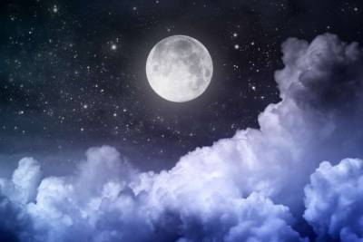 Ученые показали снимок "радужной" Луны (Фото)