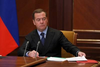 Медведев призвал ведомства работать слаженно