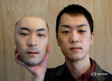 Носить чужое лицо: гиперреалистичные маски поступят в продажу в Японии