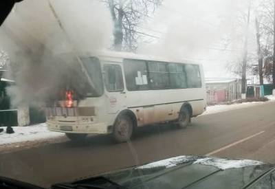 Автобус с пассажирами загорелся в Павлове