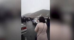 Земляки пропавших солдат перекрыли трассу в Армении