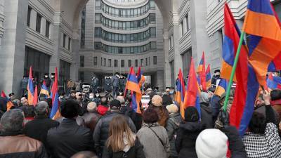 В Ереване началось шествие оппозиции за отставку Пашиняна