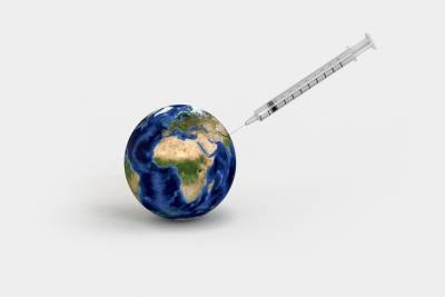 Доктор Мясников сомневается в способности вакцины остановить пандемию covid