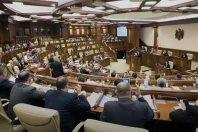 Парламент Молдовы понизил пенсионный возраст