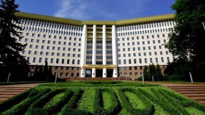 Парламент Молдавии вернул статус русскому языку