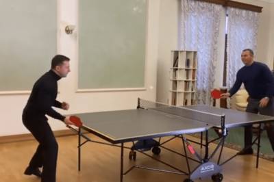 Зеленский поиграл в настольный теннис в Офисе президента для фотосессии иноСМИ: видео