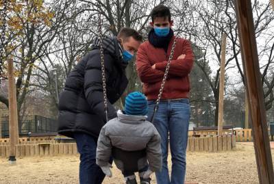 Почему Венгрия запретила усыновление детей однополыми парами